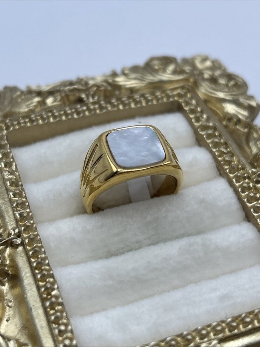 Vintage NOS Gold Tone Signet Ring Faux Mother of Pearl Size 7 Unisex Jewelry - Picture 11 of 16